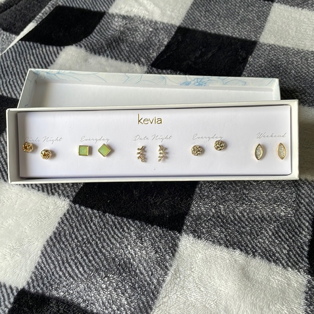 Stud earring set